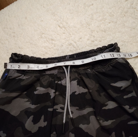 ATHLETA GIRL CAMO ATHLETIC SHORTS Girl's Sz XXL 16 - Picture 5 of 8